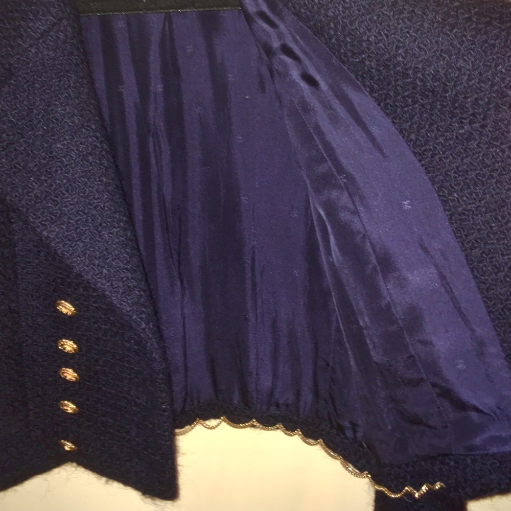 Chanel Jacket - Picture 7 of 8